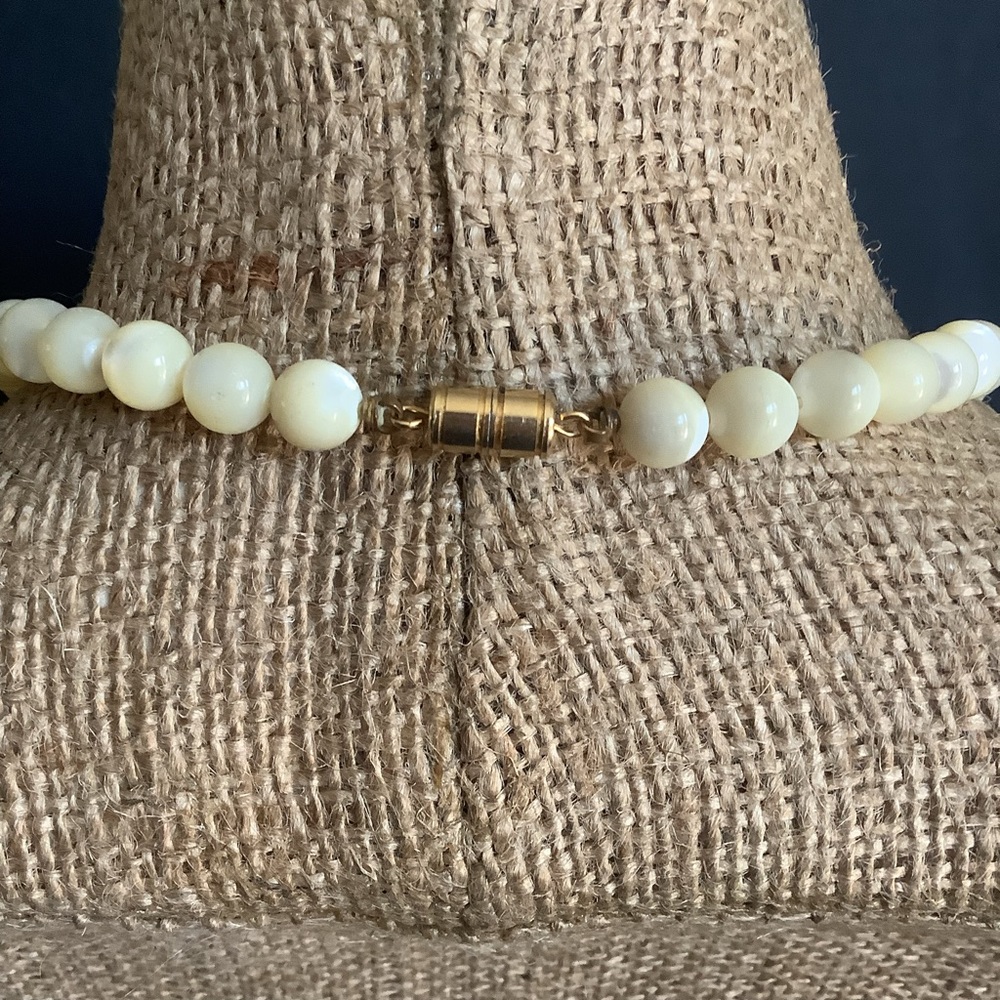 Genuine mother of pearl beaded necklace. - Picture 7 of 7